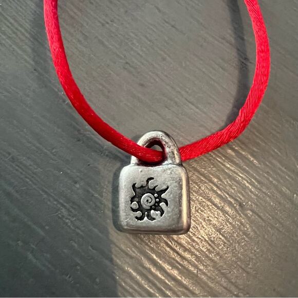 Uno De 50 UnoDe50 Silver Charm on Red Cord - Picture 4 of 4